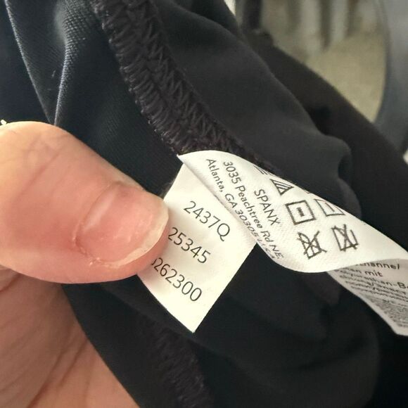 Spanx Women’s Medium Faux Leather Ankle Pants Pull On - Picture 5 of 6